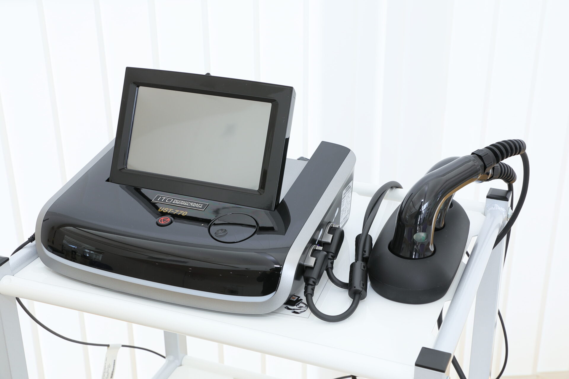 当院の超音波治療器は、伊藤超短波社製のイトーUST-770を導入しております。